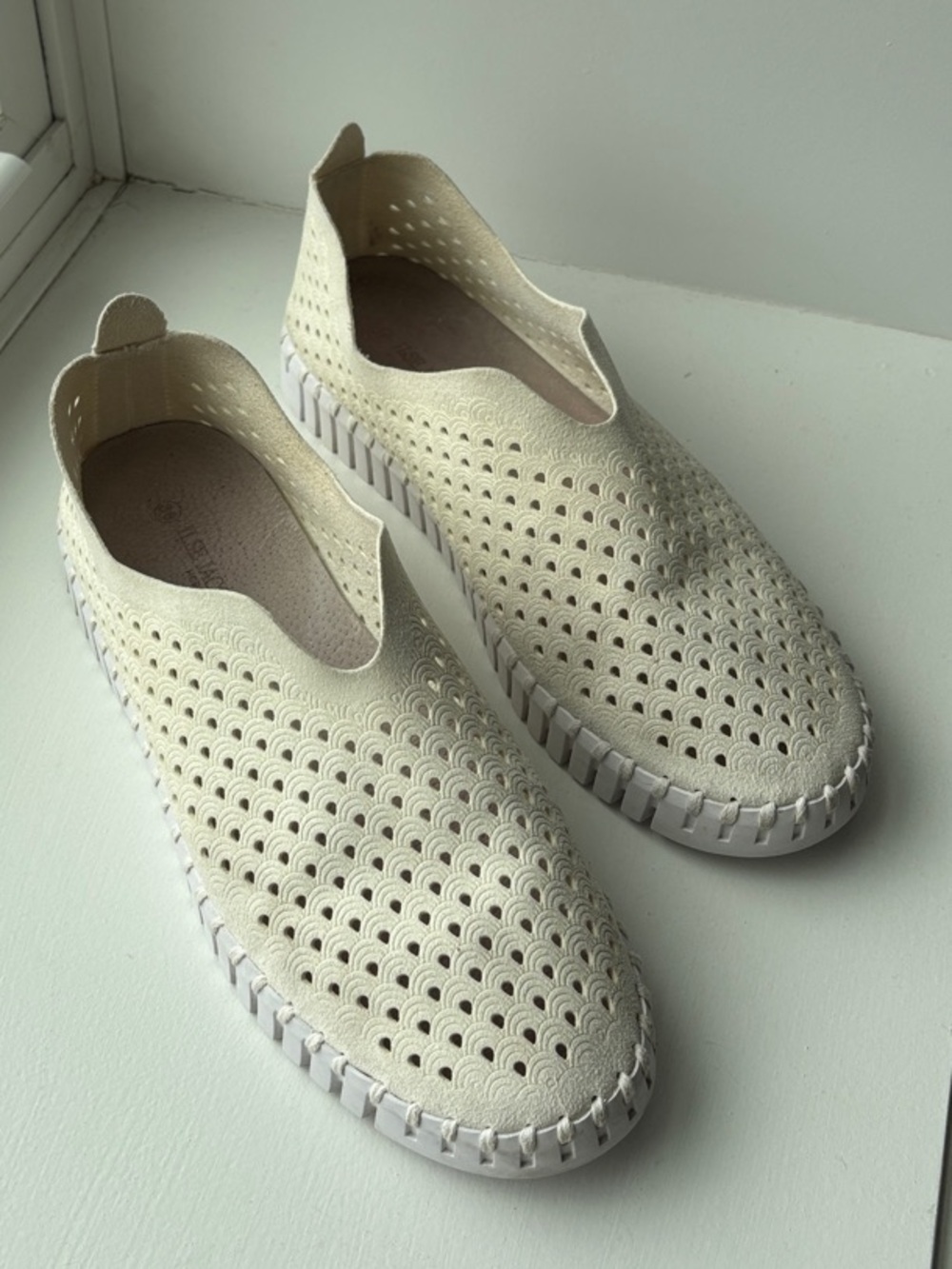 Ilse Jacobsen Tulip Perforated Slip-On Flats in Cream Ivory EU 38 EUC
